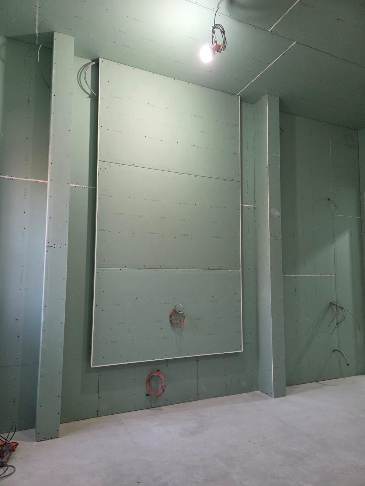 Alcipanbaku müasir tavanlar